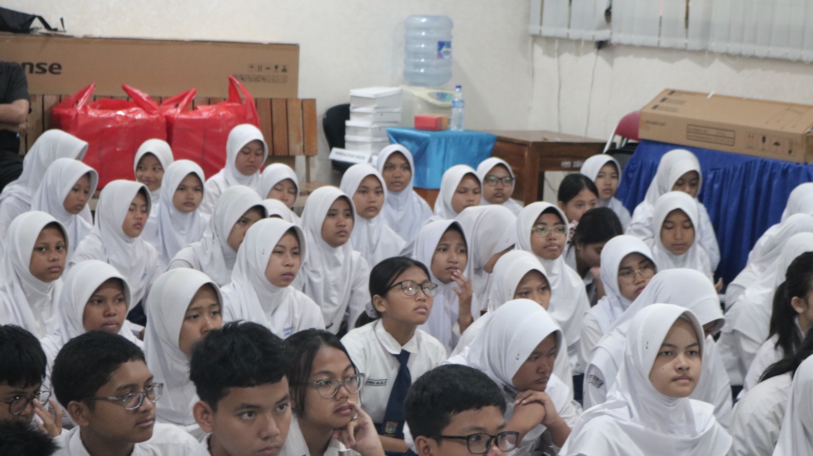 Roadshow Workshop Membaca Ke SMP Negeri 209 Jakarta